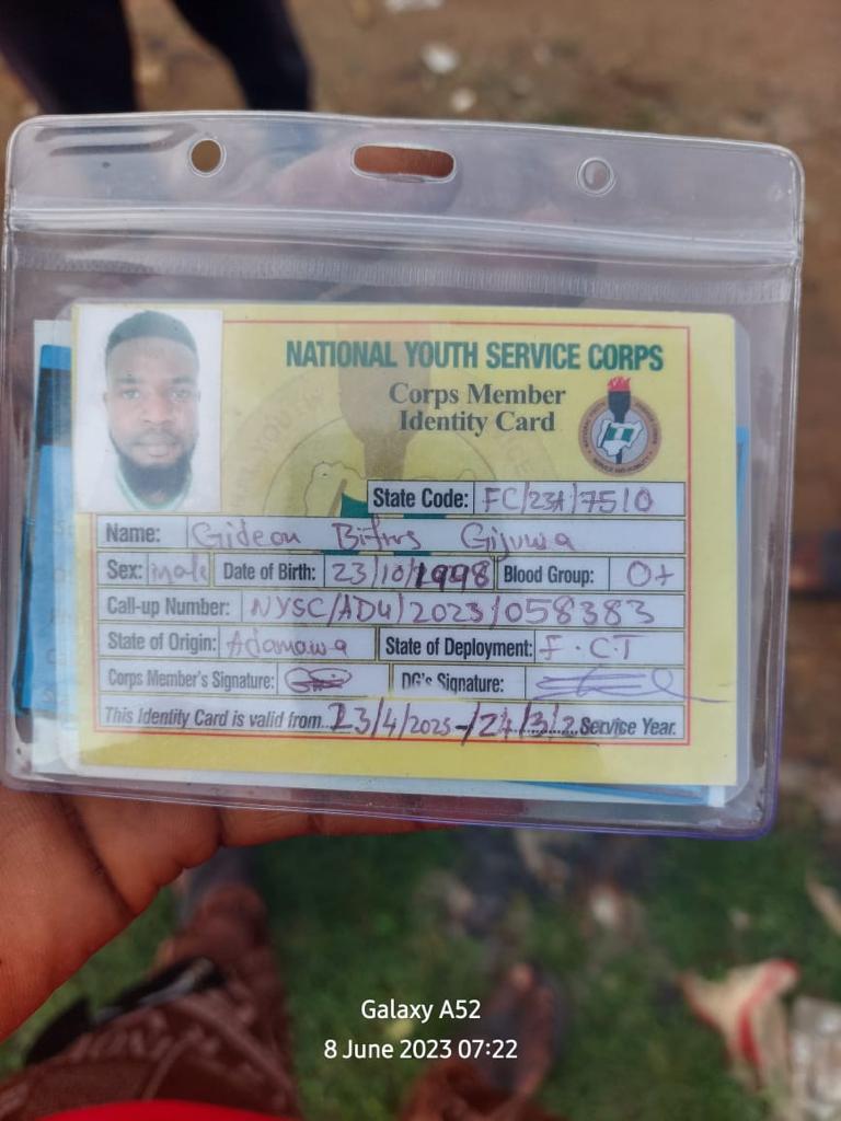 KingANAD's tweet image. This corper was stabbed by bad boys at Mararaba,Abuja/ Nasarawa where he went to collect waybill he was rushed to Mararaba medical centre few minutes ago and he was confirmed dead at Mararaba hospital, this is sad

Please RT till it gets to the appropriate authority