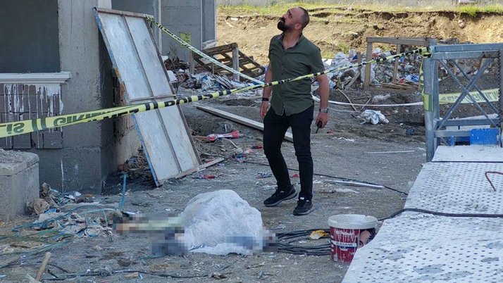 yirmiucderece's tweet photo. Samsun'da, atanamadığı için boyacılık yapan İngilizce öğretmeni Orhan Çelik, çalıştığı inşaatın 22. katından yük asansörü ile birlikte düşerek yaşamını yitirdi. https://t.co/P8XHWkpELy