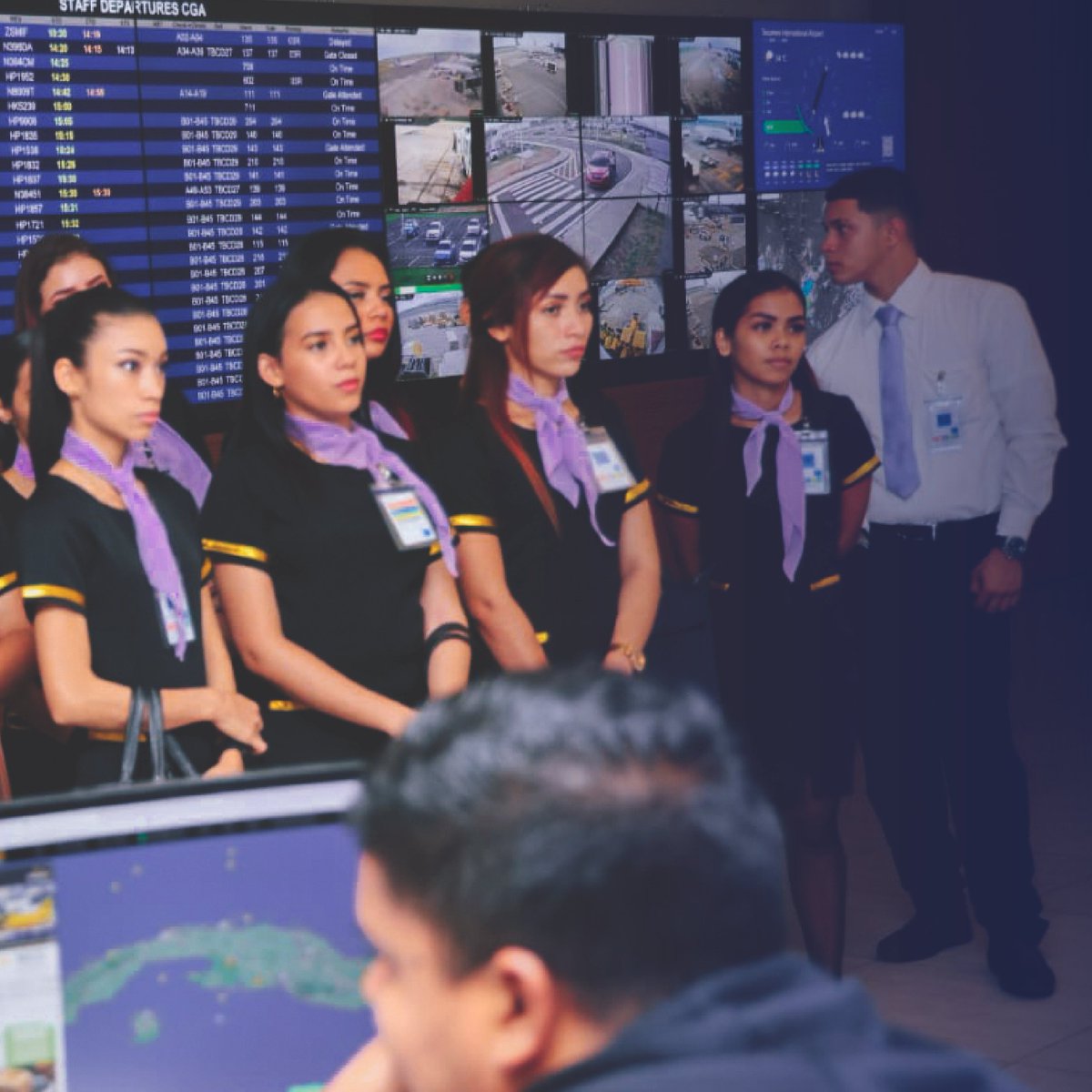 Estudiantes de la carrera Servicio en Aerolínea del Instituto Superior Nueva Luz de la provincia de #Chiriquí, visitaron las instalaciones de @tocumenaero ✈️⁠
⁠
¡Fue un placer tenerlas en nuestro aeropuerto! 🤩⁠
⁠
#LaPuertaDeLasAméricas⁠
#AeropuertoDeTocumen⁠