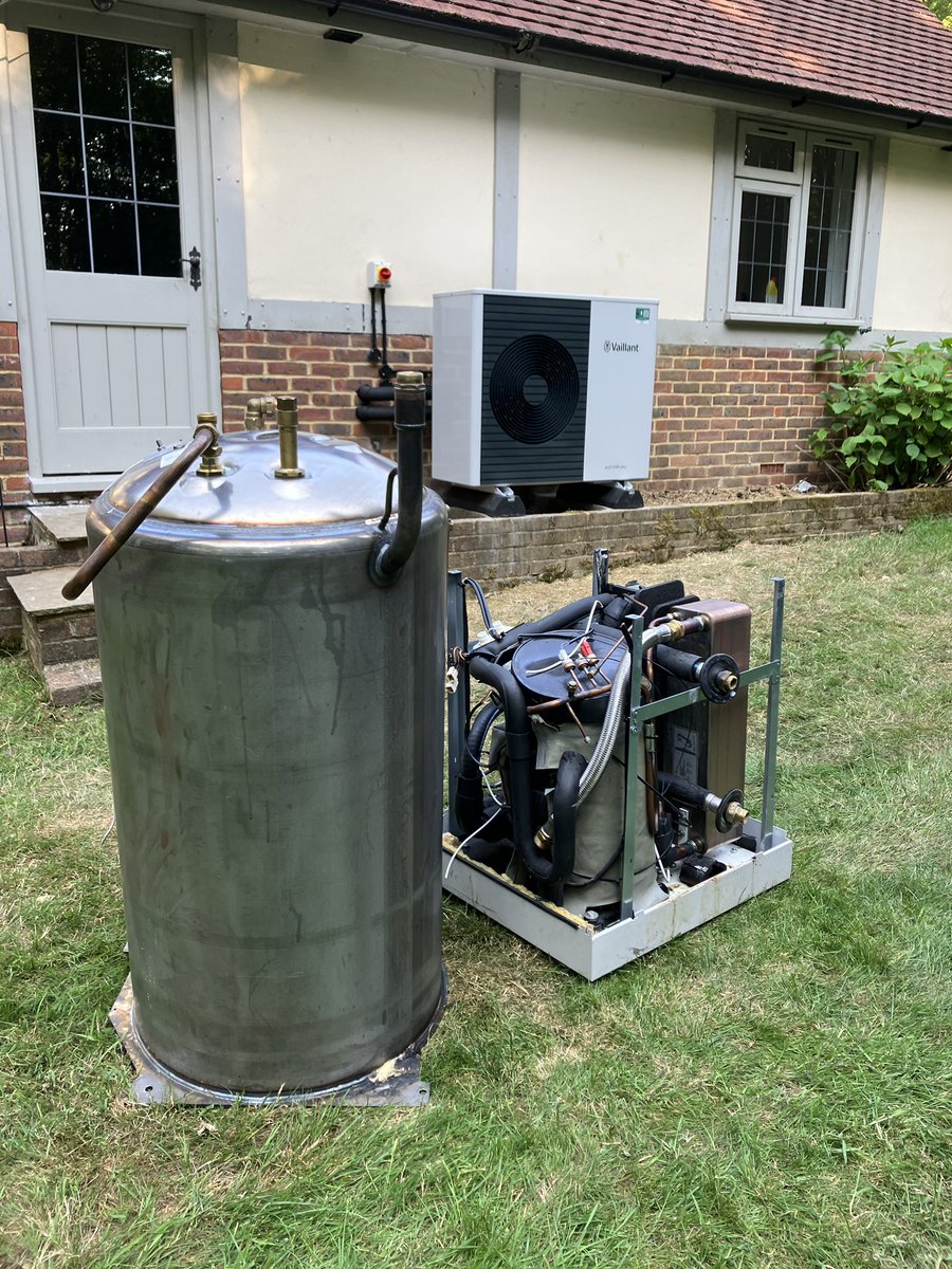 plumbers_urban's tweet photo. My first heat pump swap - Danfoss replaced with this lovely @vaillantuk arotherm plus 7kw https://t.co/GToiyzK4uG