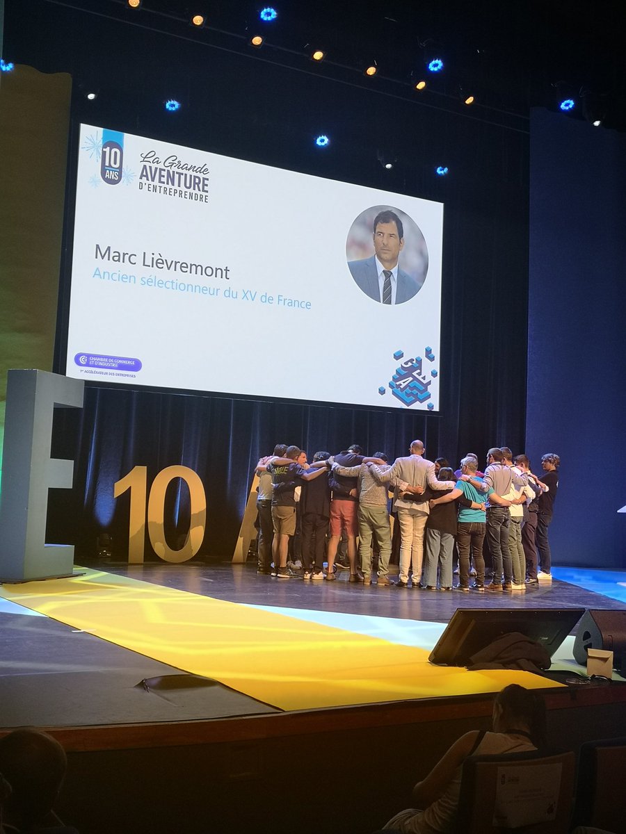 Super intervention de Marc Lievremont ce soir à la soirée de clôture des 10 ans de la Grande Aventure d'entreprendre! Un vrai leader du Rugby.. En bonus une session de coaching d'avant match comme il sait si bien le faire