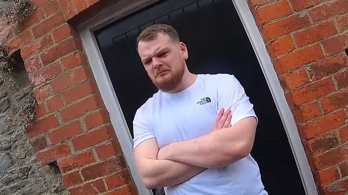 britishhiphop's tweet image. Irish rapper Tony Breadman drops some live bars for G A C K in Derry city. On Standard this shows that he has guy got some hyper breath control and goes off with a non-stop flow.

#GACK #JaySuttin #ProfetesaBeats #Standard #TonyBreadman

bit.ly/3ChjOay