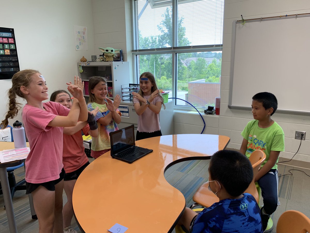 Sara Brooks tweet media