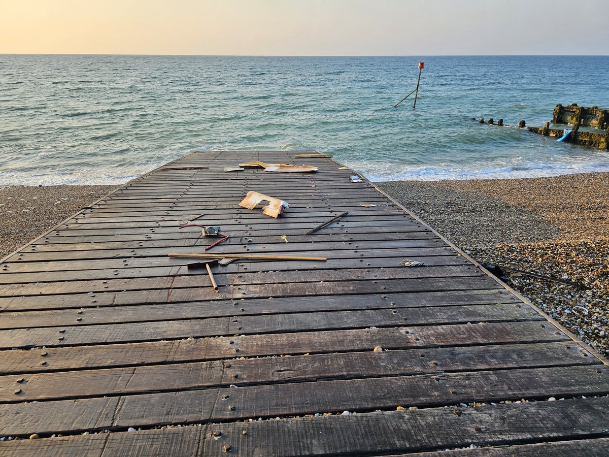 📟 BEEP, BEEP, BEEP 📟
CALLOUT - 33/2023

08/06/23 06:20

Team paged to reports of a vessel broken up on the beach at the Dive Ramp, Selsey.

READ THE FULL STORY HERE...