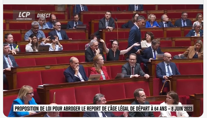 PauletteBismuth's tweet photo. La seule chiffonnière que l'on a pu voir dans l'hémicycle aujourd'hui c'est bien elle qui incitait au boxon quand le député #PPliot s'est exprimé et a remis à sa place la #macronie et #YaelBraunPivet quand à leurs agissements antidémocratiques à #DirectAN
Le ridicule C vous 🤭😂 https://t.co/kSyNZRsoKD