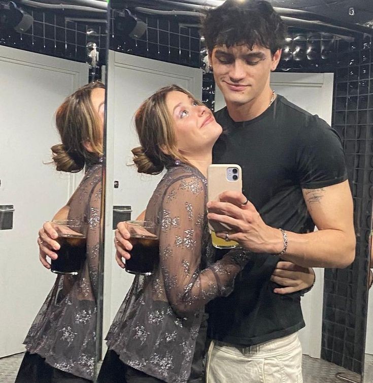 burzekxdensi's tweet photo. my new favorite duo 🫂🖤 #CulpaMia https://t.co/O7FGIlDekw