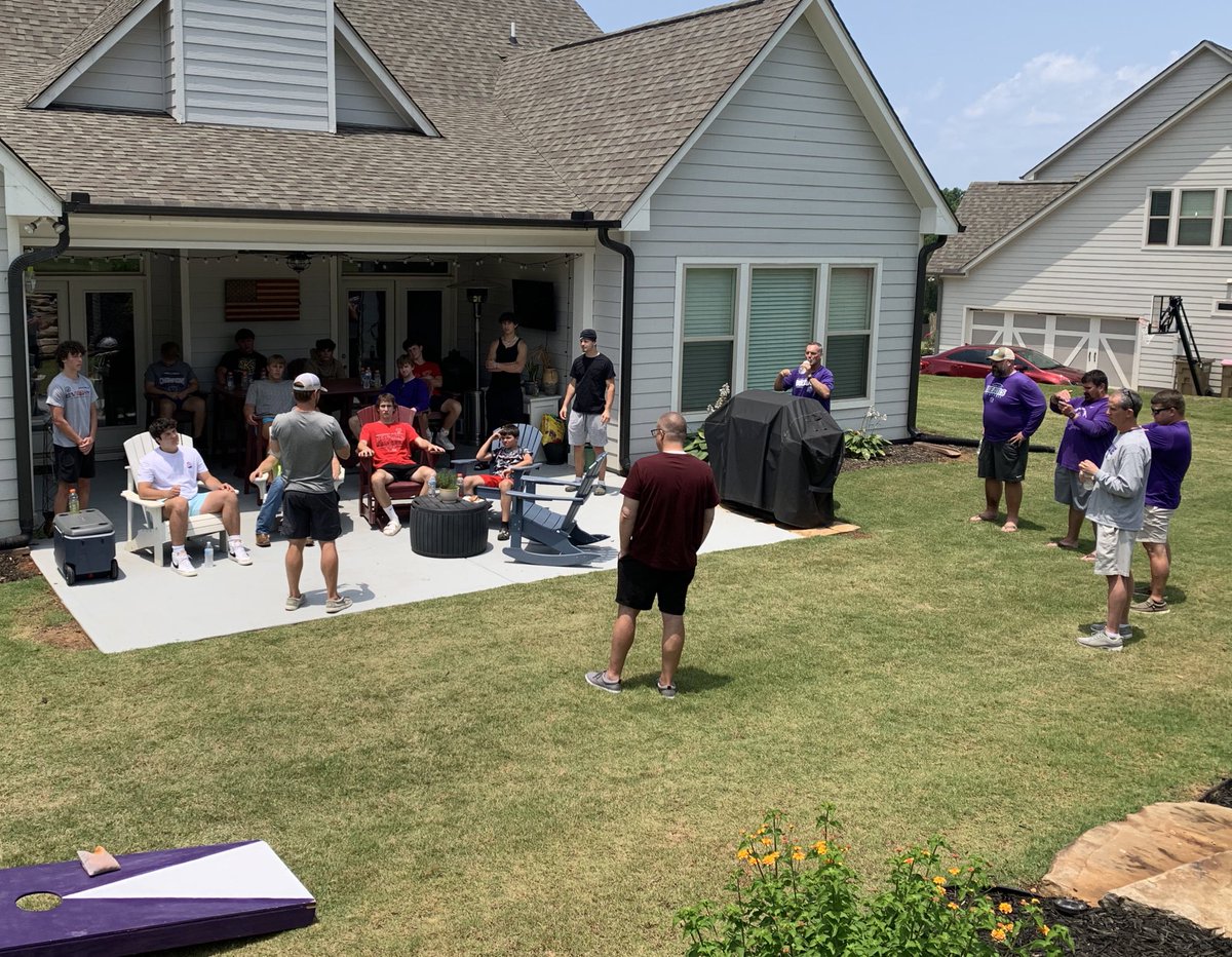 CBluffFootball's tweet photo. Finish off the week strong with our annual SENIOR LEADERSHIP LUNCH at Coach Jones house! Always great to get a group of our Seniors and Coaches to talk about what leadership looks like in all areas of life. Big “thanks” to Rachettis for some incredible food. #LINR https://t.co/a2kRZzEr7E
