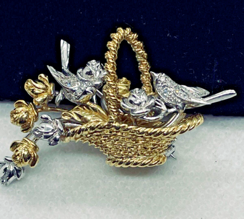 OtherJewelry's tweet photo. 18k Yellow &amp; White Gold Diamond Brooch Basket Flower Bird Marked 750 Made Italy (ad eBay) https://t.co/bMgoe0vScG https://t.co/jYCHVD5Vpk
