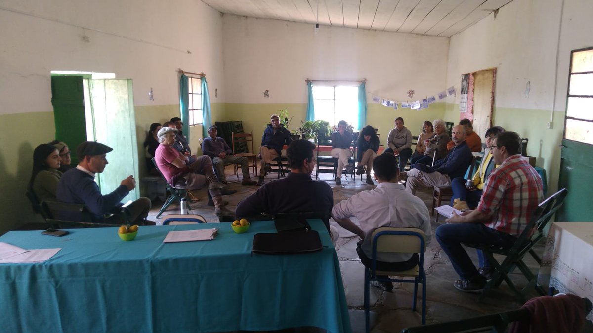PlanAgro's tweet photo. #Ahora en📍Treinta y Tres
Mesa de Desarrollo Rural #MDR33 en📌 "Centro Cultural Escuela 44"
Participan @MGAPUruguay #INC @SUL_uy #Agropatt, Asociación Agraria Cerros de Amaro, Cooperativa Quebrada de los Cuervos, entre otras...
Ing. Barreto #TreintaYTres #PlanAgropecuario https://t.co/LoZzxmvpP8