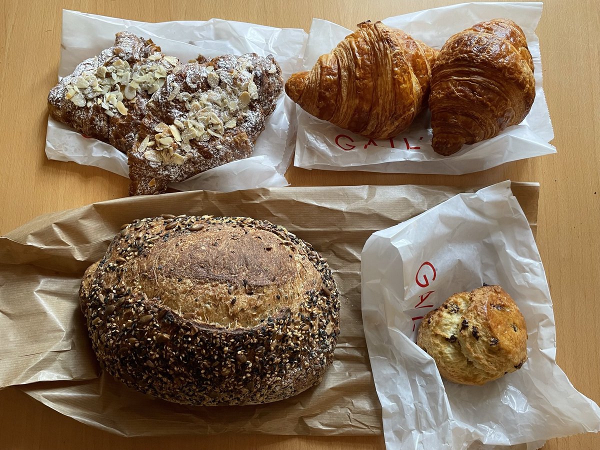 GeraldineRowe's tweet image. I got a Magic Bag from Gail's Bakery using the Too Good to Go app today (#NotSpon). £15-worth of end-of-day leftovers for £5 that would otherwise go to waste. Very happy with my booty.