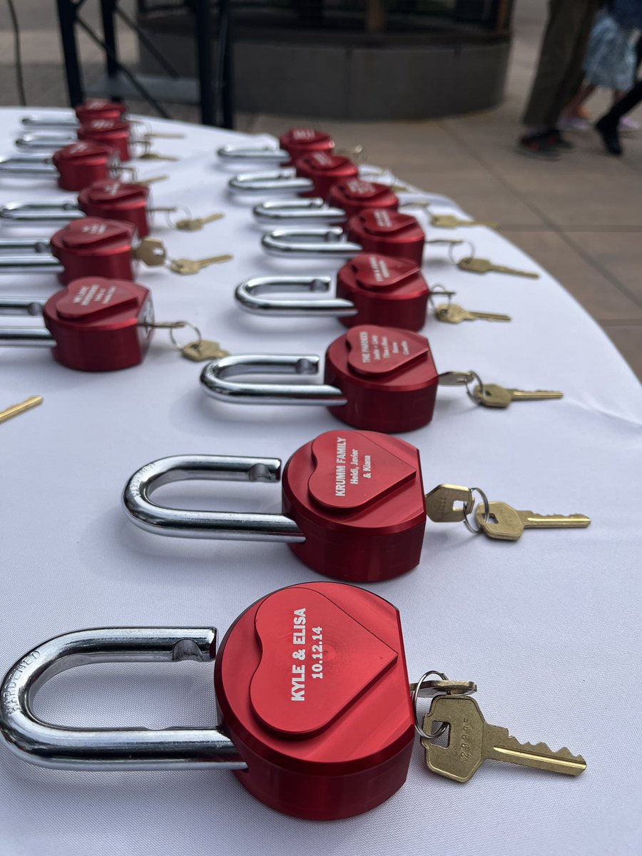 CBU_SchofBus's tweet photo. Beautiful monument unveiling by Leadership Riverside’s Class of 2022! “Lock in Your Love” gives visitors a place to memorialize love by placing a lock on the pedestal. Located on Main Street walking mall, between University &amp; 9th. #iloveriverside https://t.co/PJXgEgVH0d