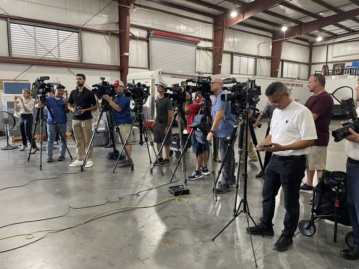 The power of the I-4 TV market. All those sticks at @JimmyPatronis Hurricane Preparedness presser. That’s A LOT of people getting the message to be prepared for storm season…