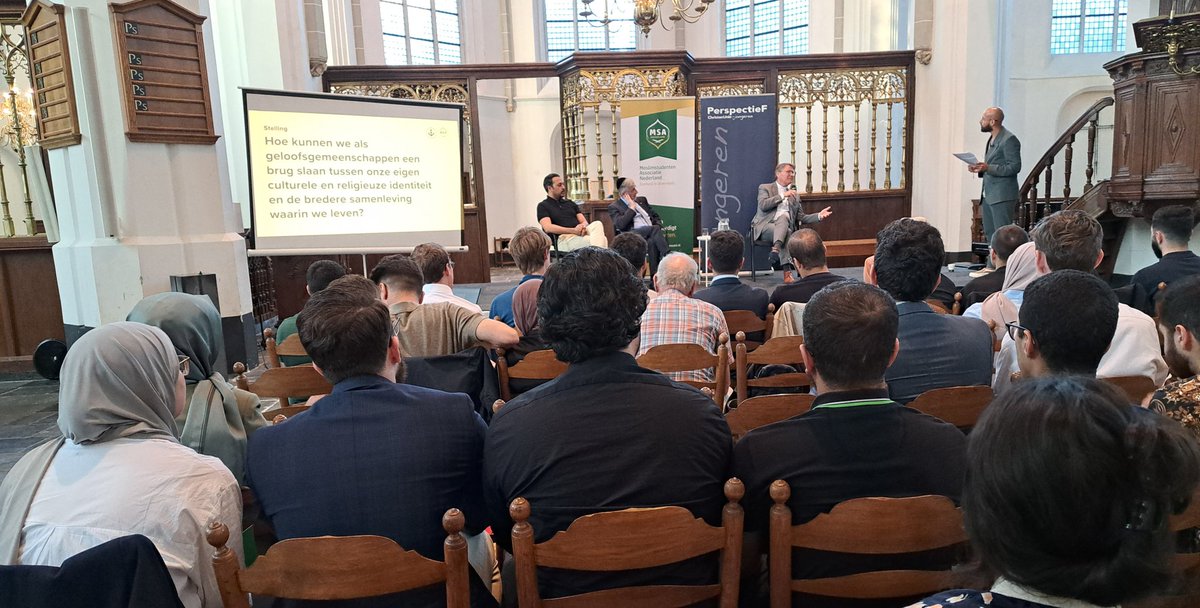 'Hoe kunnen we als geloofsgemeenschappen een brug slaan tussen onze eigen culturele en religieuze identiteit en de bredere samenleving waarin we leven?' Bijeenkomst Handen ineen voor geloofsvrijheid in Nederland <a href="/PerspectieF/">PerspectieF</a> <a href="/msanederland/">MSA Nederland</a> @ReneDeReuver @LodyvdKamp <a href="/Nourdin_/">Nourdin el Ouali</a>