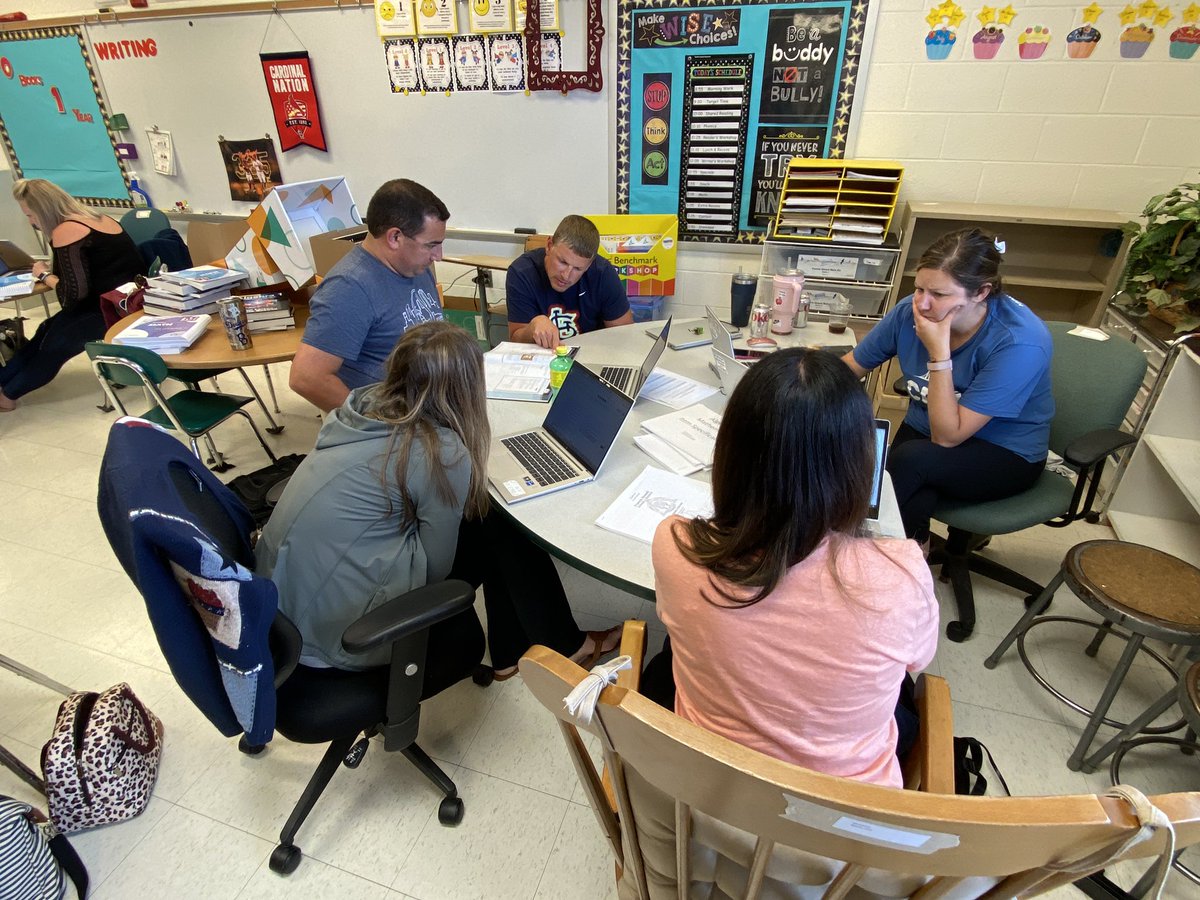 Connieteach's tweet image. All week long teams of teachers have been working had during our first official Curriculum Bootcamp. 💪🏻 High five to our AMAZING content leader team for having and bringing this vision to life. Room after room gave it rave reviews today. 🎉#GoodStuff #FHSDLearns