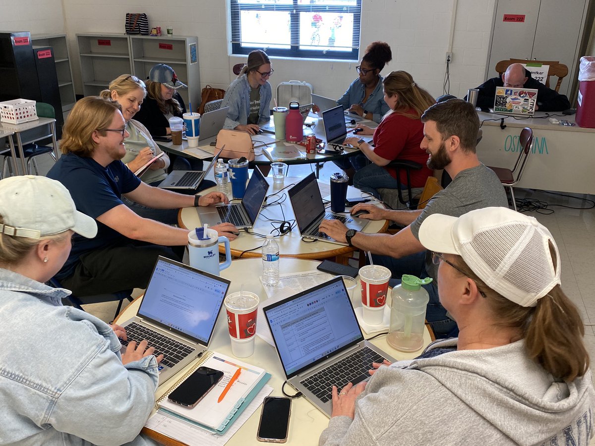 Connieteach's tweet image. All week long teams of teachers have been working had during our first official Curriculum Bootcamp. 💪🏻 High five to our AMAZING content leader team for having and bringing this vision to life. Room after room gave it rave reviews today. 🎉#GoodStuff #FHSDLearns