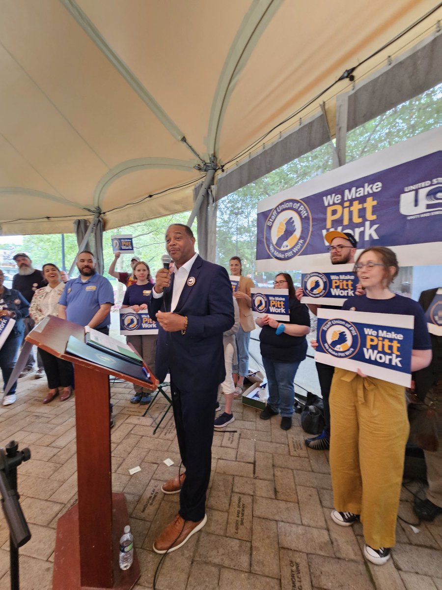AlleghenyLabor's tweet photo. Out in Oakland celebrating tonight as our Labor Council family is about to get a lot bigger! We got your backs #StaffUnionofPitt brothers and sisters! https://t.co/S3OuKZj6Cg