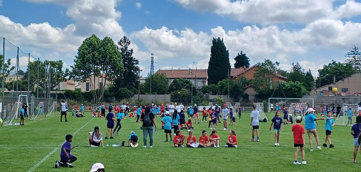 UsepTreize's tweet image. Ce jeudi 8/06 #usep13 en partenariat avec le Comité 13 de Handball, le club de gardanne la section sport du collège Gabriel peri et #HandRegionSud, 600 élèves usepiens ont participés à une rencontre Minots Hand&apos;Folie à Gardanne.
Merci aux enseignants et parents.
#minotshandfolie