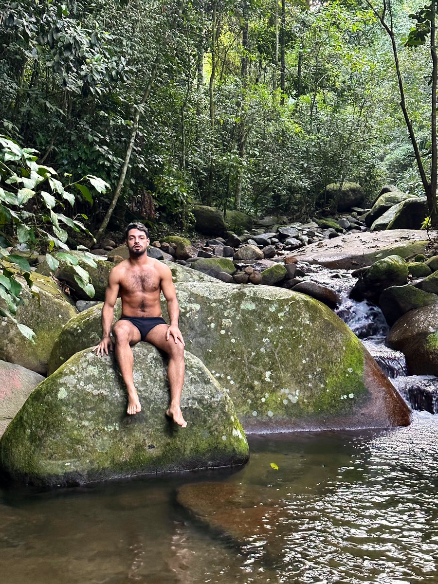 lipefressi's tweet photo. Dentro do mato 💚🌿

#cachu #trilha https://t.co/DX1UFPvC8q