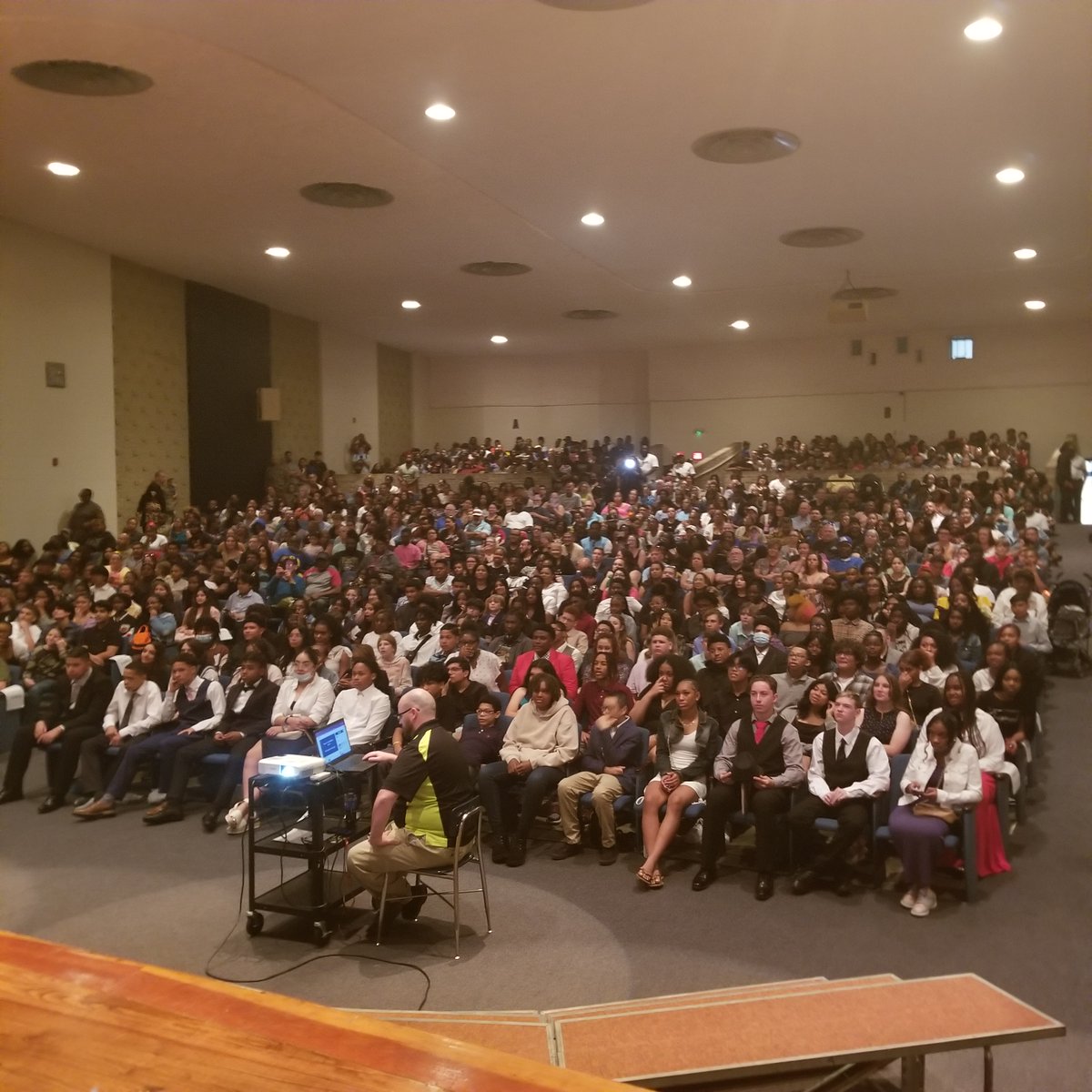 Passage Middle tweet media