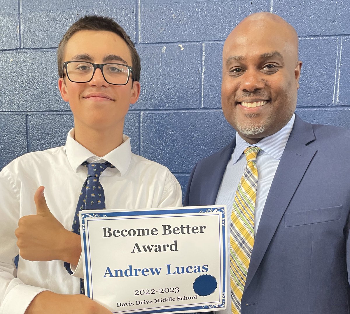 PhilEchols's tweet photo. The infectious positivity of Andrew Lucas has left a mark on the @DDMSBuzz community. He is the 2023 DDMS Phil Echols “Becoming Better” Award. The Student Leadership Award is given annually to an 8th grader exemplifying servant leadership 💛🌍 #BecomeBetter #DriveFwd https://t.co/OpKZ0PpUOa
