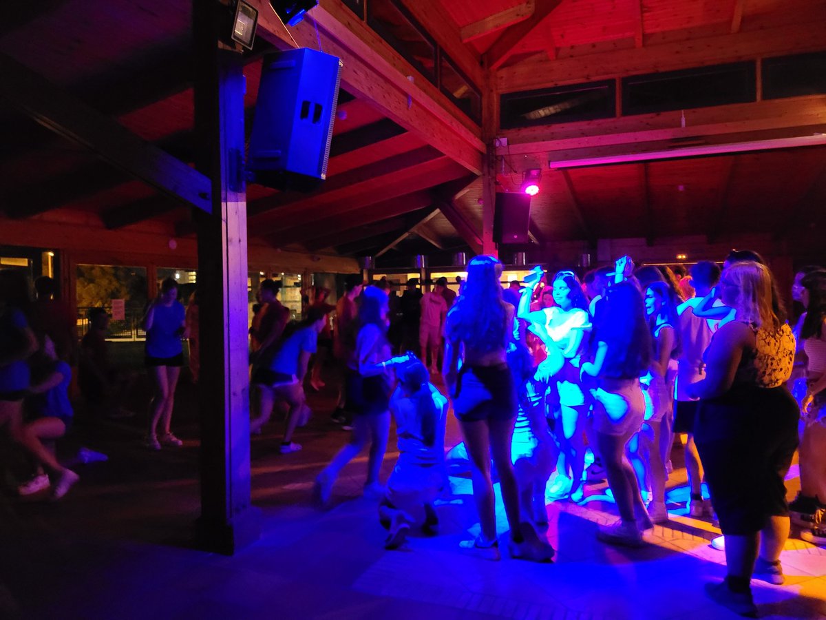 Avui hem xalat amb els esports d'aigua i els jocs a la platja i a la piscina. Per acabar... última nit de disco! <a href="/INS_Pla_Marcell/">Institut Pla Marcell</a> #Englishweek2223
