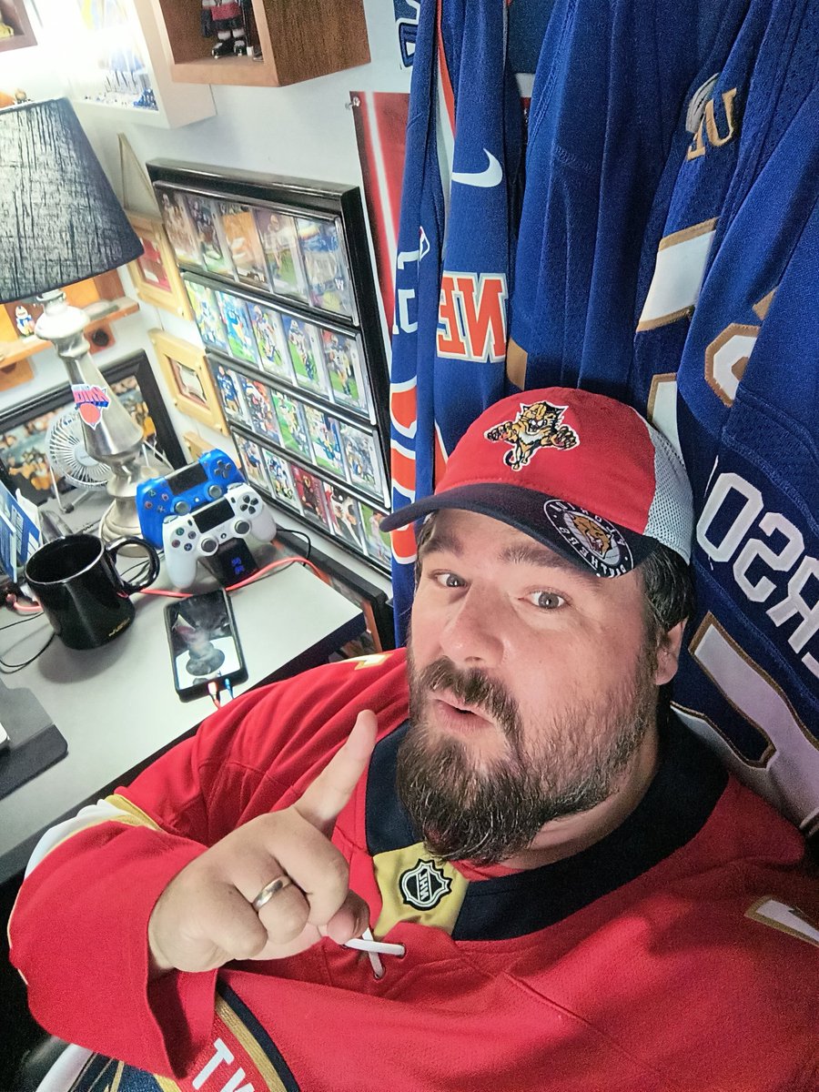 53Vander's tweet image. Jersey and Hat ✔️

@NHL App on and ready to listen to @DougPlagens and @LindsayBHockey on the call ✔️

Getting ready to sync up the radio feed with the @Sportsnet tv feed ✔️

Getting ready to cheer on the @FlaPanthers 🍻✔️

Go Cats!!!!!!!
#TimeToHunt
#WorldFamousTwitterSegment