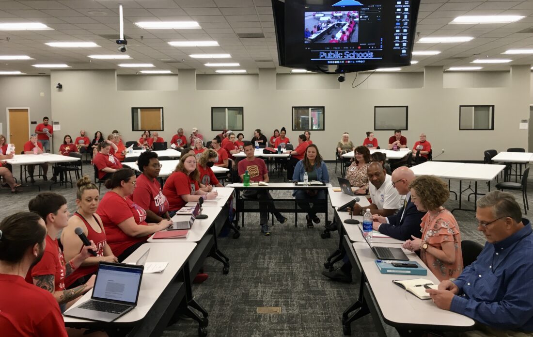 Lawrence school district proposes $2.58M to increase pay for paraeducators, food service workers, custodians, other staff www2.ljworld.com/news/2023/jun/…