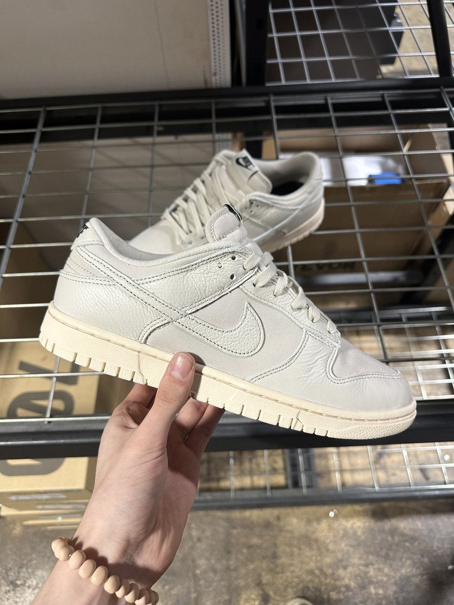masterchefian's tweet photo. WORLDS FIRST LOOK Nike Dunk Low Premium Light Orewood Brown

Color: Light Orewood Brown/Sequoia-Guava Ice
Style Code: DZ2538-100
Release Date: 2023 #Nike #dunk #guavaice #guava #sneakers https://t.co/Rcarj7sPoq