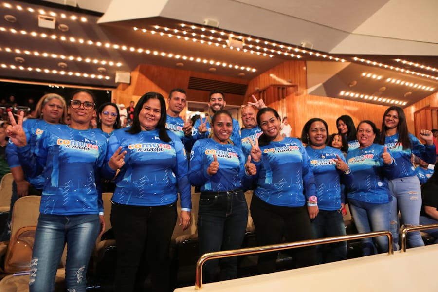 gabycomunas's tweet image. ¡Hoy celebramos la promulgación de la Ley Orgánica de #ContraloríaSocial! Instrumento con el que damos un gran paso hacia una sociedad más participativa y comprometida con el control y la transparencia en la gestión pública, popular y privada. Métele freno'e mano a la corrupción!