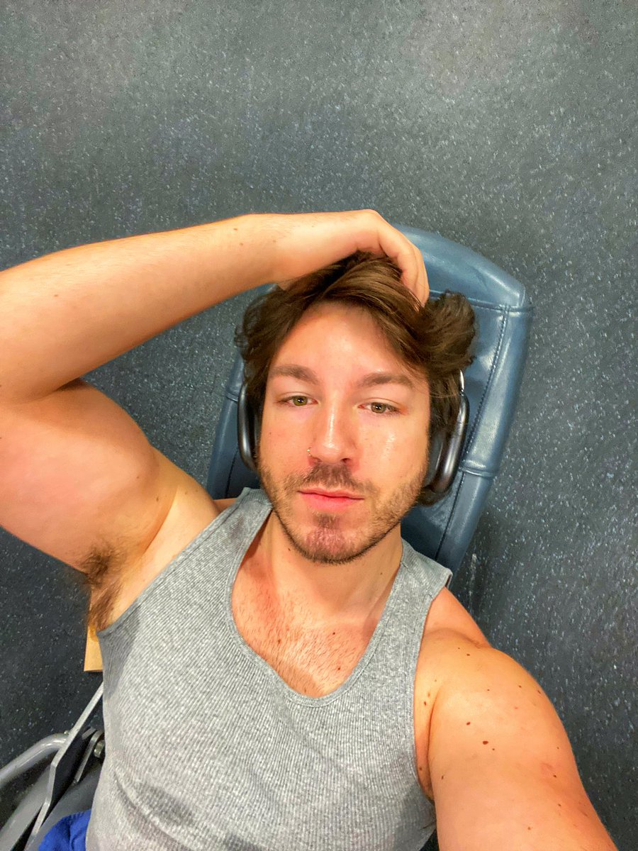codyjohnathan's tweet photo. leg day baby https://t.co/cZ8ntULAra