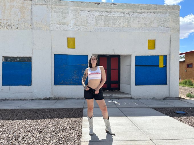 Living life in primary colors 🟦❌🟡 https://t.co/KbXgKW8BeS