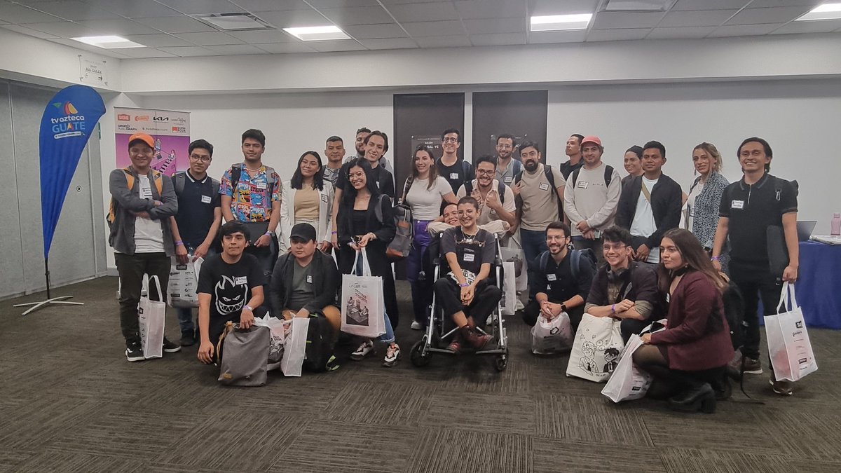 andre_videsgt's tweet photo. De este grupo de jóvenes talentosos y creativos, saldrá el ganador que representará a Guatemala en el evento internacional #PortafolioNight en New York. #ExportandoServicios #ExportaTuTalento #ExportandoTalento @agexport_EN @AGEXPORTGT https://t.co/Sz6zINgRYW