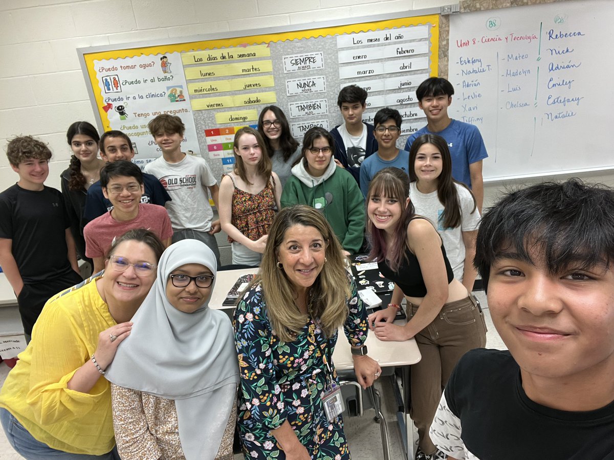 SraAlbaMercado's tweet photo. Last day if school. Will miss this bunch!
Thank you guys for a wonderful year full of love, fun and learning 💜 🤩💻📚 https://t.co/mymd4CQxng