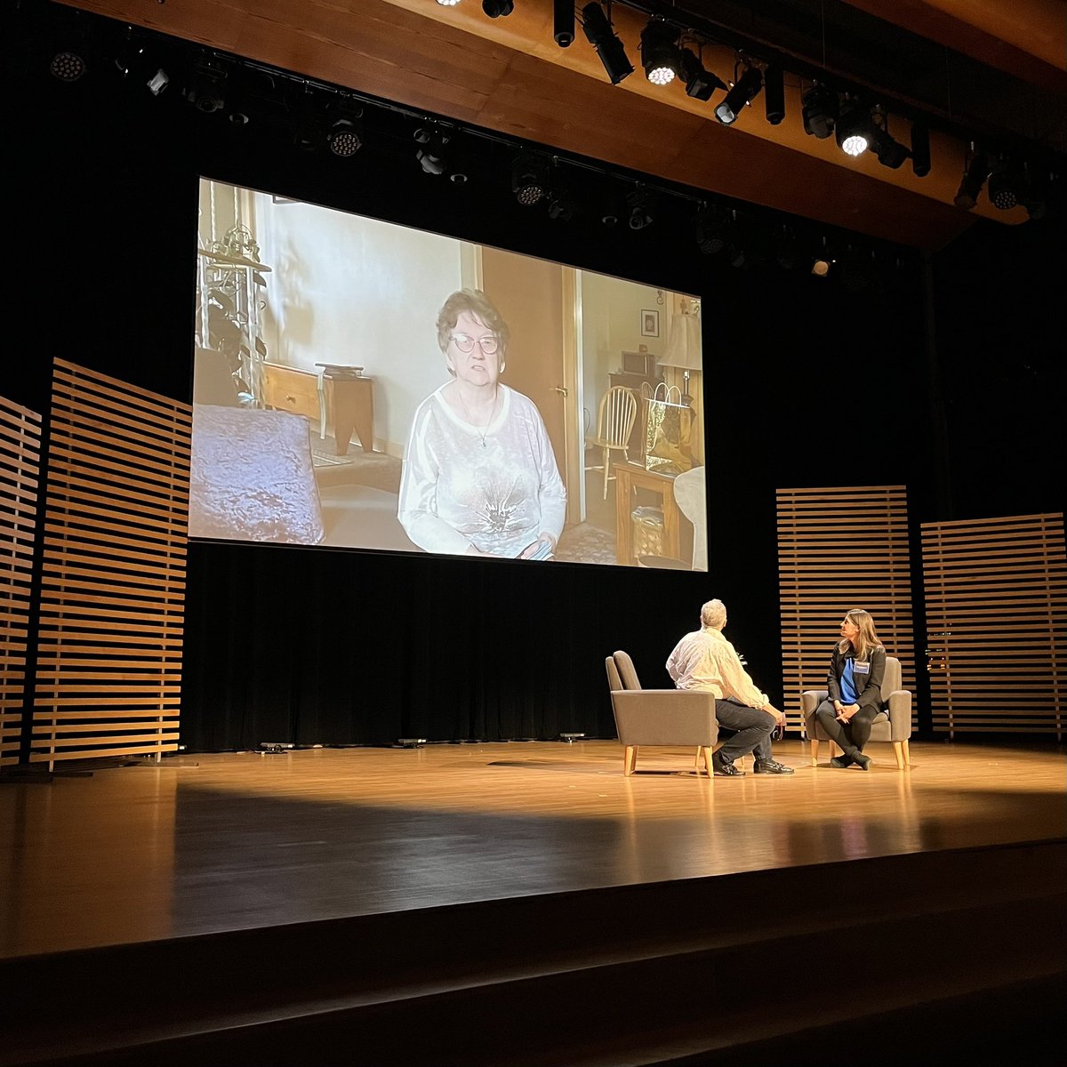 Wildlands League (@wildlandsleague) on Twitter photo 🌎 Janet Sumner was joined onstage by peatlands scientist Dr. Sarah Finkelstein of <a href="/UofTEarthSci/">UofT Earth Sciences</a> for a fireside chat. 🌎 Janet Sumner was joined onstage by peatlands scientist Dr. Sarah Finkelstein of <a href="/UofTEarthSci/">UofT Earth Sciences</a> for a fireside chat.
