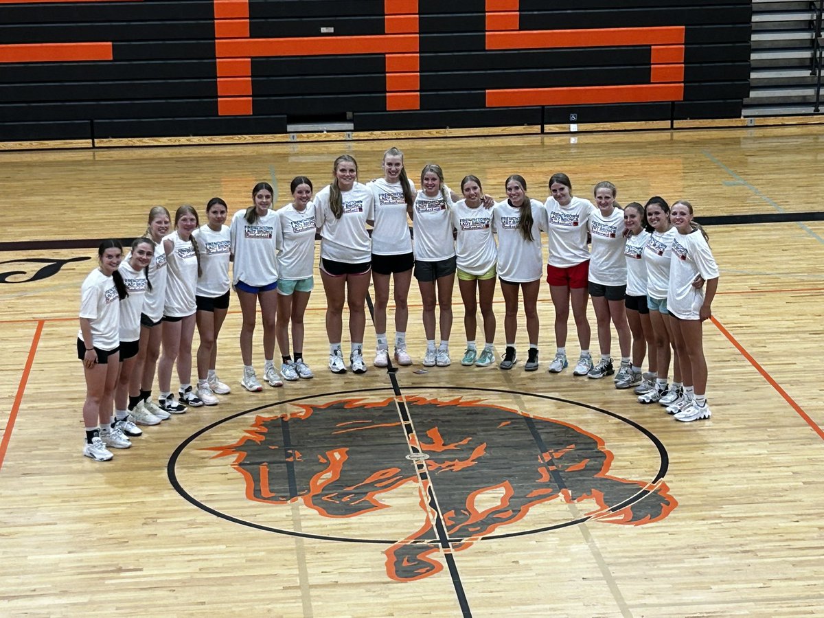 CoachYeager19's tweet image. The Lady Broncs had a great week of camp! Our high schoolers volunteered their mornings to coach 3rd-8th graders, then came to their own camp in the evenings! Such an awesome group of young women! The future is bright! @FrenchtownSD40 #mtscores