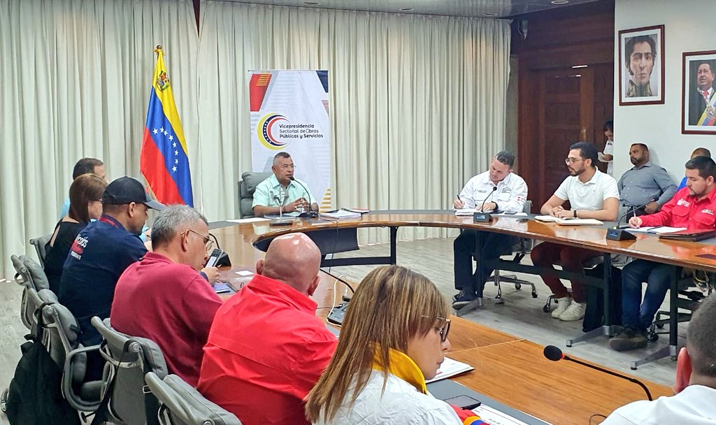 DiGasGuarico's tweet photo. #Entérate || Señaló el GJ @NestorLReverol: "Nos hemos reunido con el presidente de Pdvsa Gas Comunal, GD Pedro Caldera @pechecaldera y los gerentes regionales responsables de la materia, para evaluar los resultados del diagnóstico desarrollado en todo el país"
#PoderPopularActivo https://t.co/GKvYlwsDNs