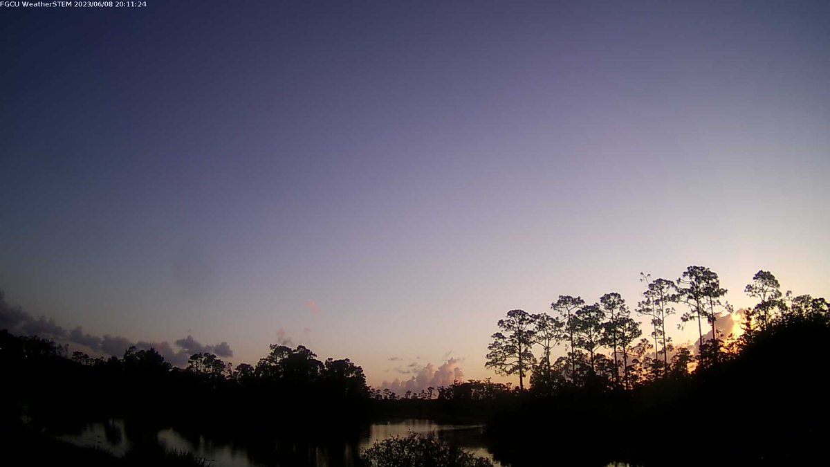 FGCUWxSTEM's tweet photo. Florida Gulf Coast University at sunset and it's 81.8 F. https://t.co/Axhv98frrx