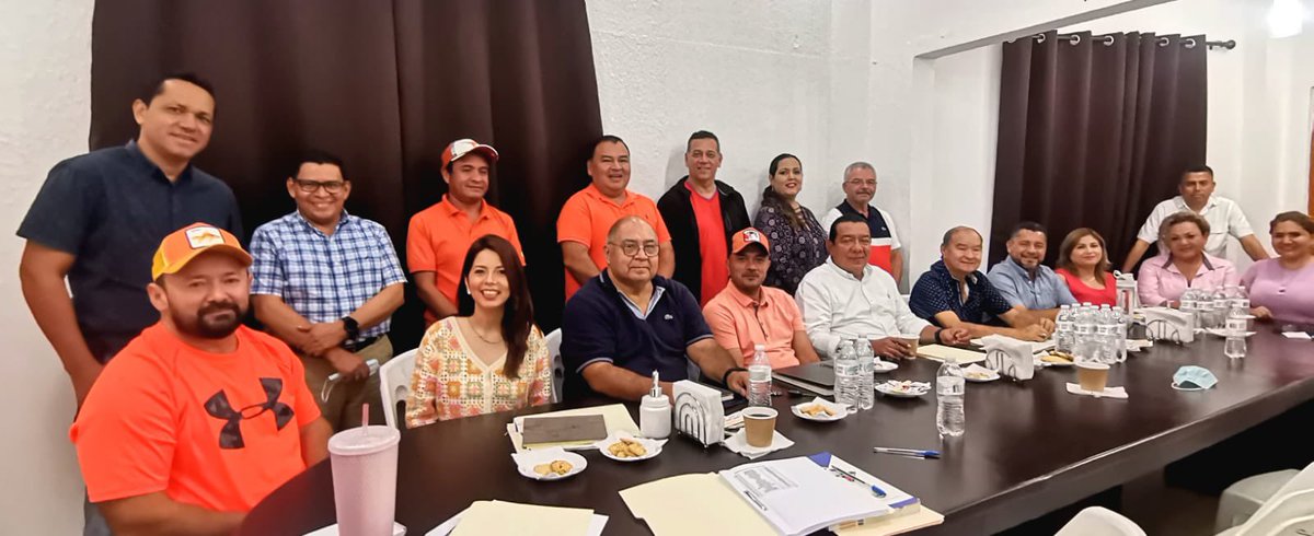 GANAOFICIAL's tweet photo. #ElNaranjaSePrepara 💪🏻🧡
Nuestro Directorio Nacional junto a Directores Departamentales se reúnen este día para planificar las próximas elecciones internas.

#SomosGANA #LíderesNaranja #ElNaranjaNoSeDetiene #PorElSalvador 🇸🇻 https://t.co/SKU2VimklK