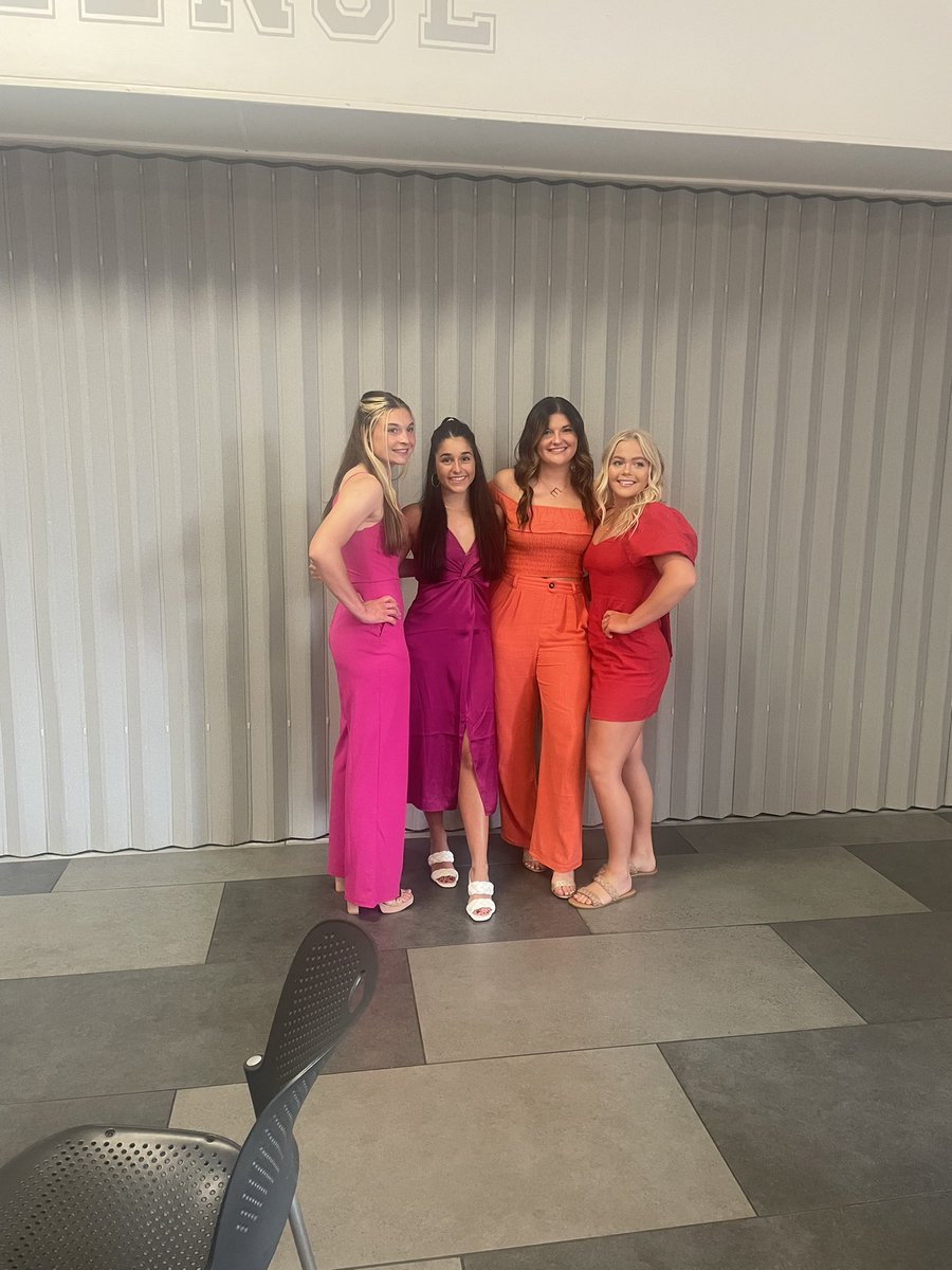 HenneyKyra's tweet photo. Thank you for an amazing junior year Bellevue softball.These people have become a second family to me and I love you all so much. To my seniors thank you for the past 9 years I’ll miss you guys more than you know. Here’s to a great year and an even better one next year! https://t.co/84o6I9gbem