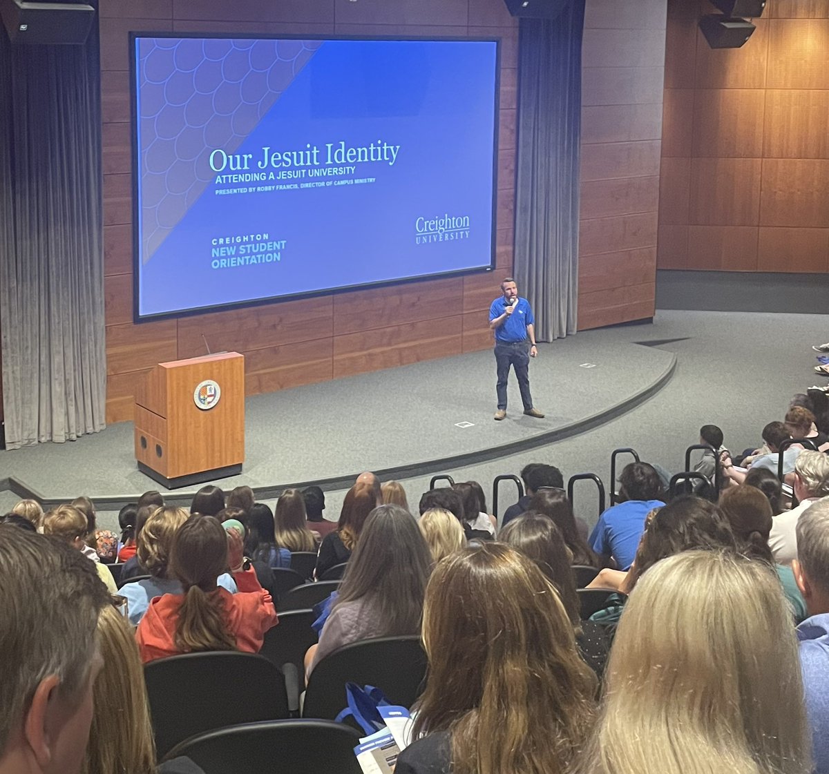 Summer Preview- packed auditorium listening to Robby Francis, director of @cucampusmin welcome students and families to the Jesuit family. @ChooseCreighton @creighton_SCSJ @BluejayFamily #jesuitEducated #AMDG #newjays