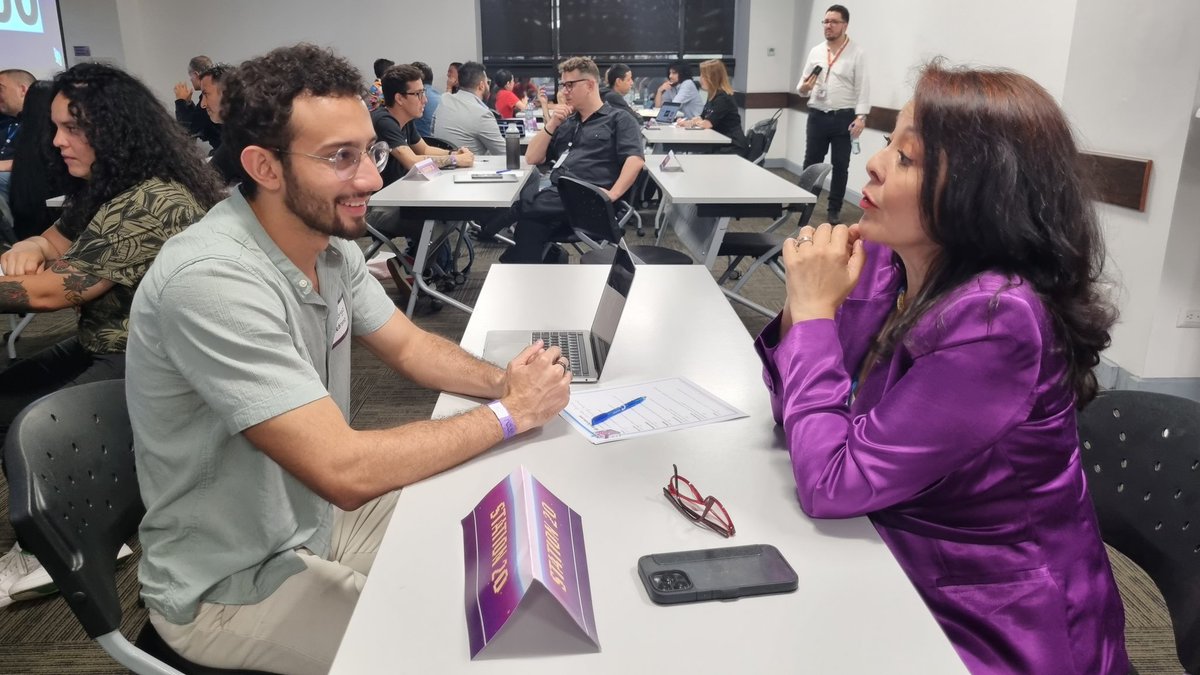andre_videsgt's tweet photo. Los participantes tienen sesiones con integrantes del jurado calificador quienes son reconocidos profesionales  de la industria de publicidad, cine, marketing y demas. #PortafolioNightGt #ExportaTuTalento #ExportandoServicios @agexport_EN @AGEXPORTGT https://t.co/SqEB2gDdRA