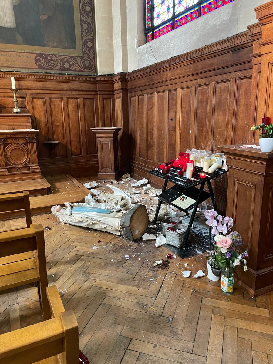 🇫🇷⛪️ FLASH | L’église Saint François-Xavier de #Paris a été victime d’actes de #profanation hier. 

👉 Plusieurs statues et objets sacrés ont été détruits.
