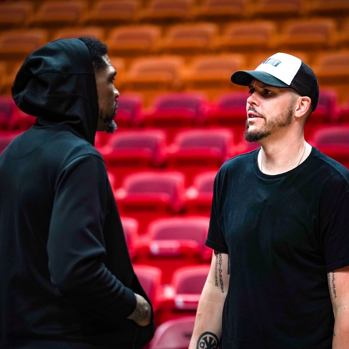 MiamiHEAT's tweet photo. These two go wayyy back 🐊

@ThisIsUD x @MikeMiller_13 

#NBAFinals https://t.co/dW9JDytprZ