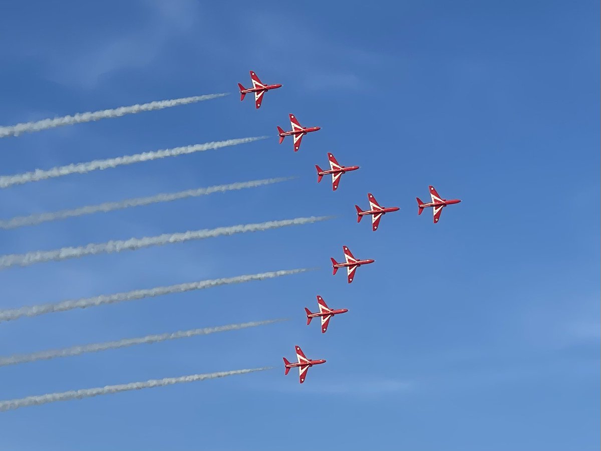 MorrisLeigh's tweet image. Red Arrows @rafredarrows display over Douglas Bay this evening, viewed from the top of the @LloydsBank building #greatdisplay #spectacularview #TT2023 🇮🇲