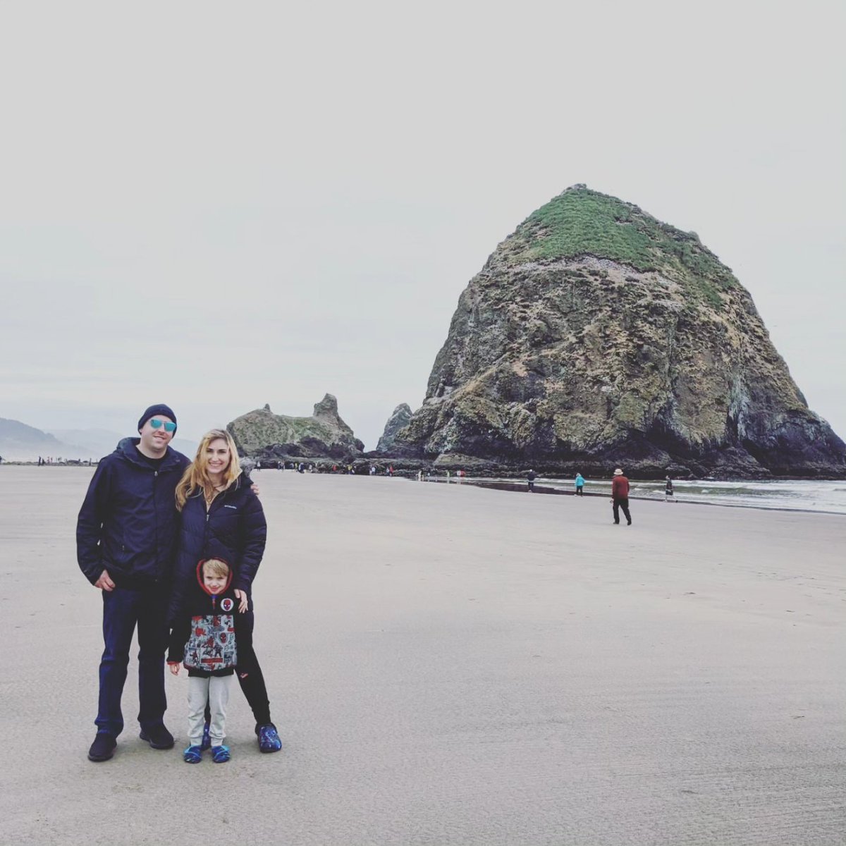 somanypidgeons's tweet image. #HaystackRock #CannonBeach #Oregon #familyvacation 🩷🌊🐚🪨