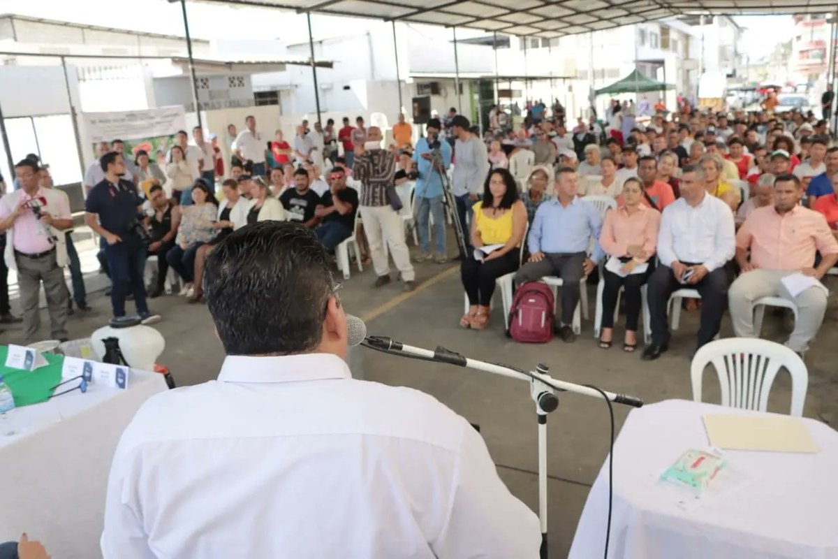 GoberManabi's tweet photo. En referencia a la entrega de beneficios a productores agropecuarios en Manabí, el Gobernador expresó:

"Hoy es un día que se debe celebrar, el agricultor manabita puede regresar con una mayor dignidad de la que salieron de sus casas... 1/2 

@Hernan0722 https://t.co/CHhtqlI6gS