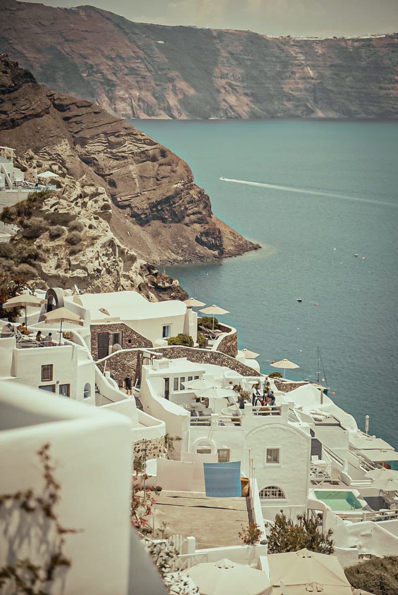 KevinMongario's tweet photo. Santorini🇬🇷 https://t.co/HGtYy0QhW1