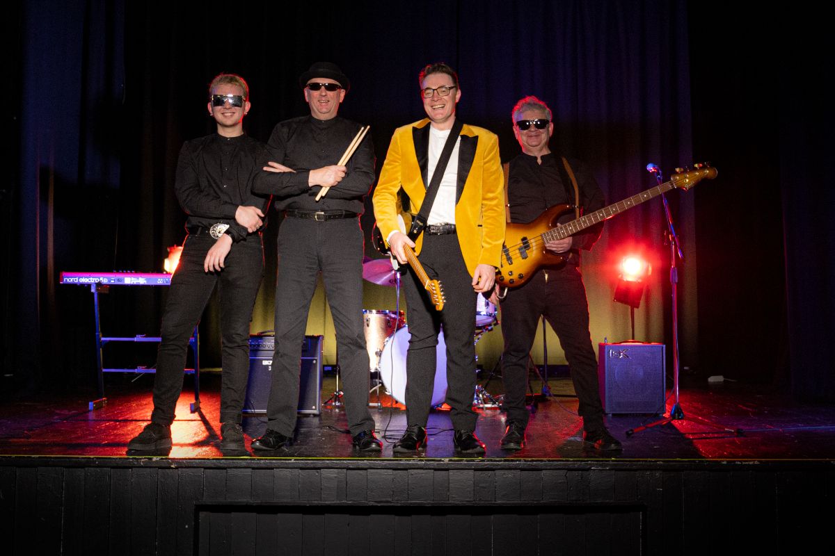 THIS SUNDAY Live showcase Reminder - eepurl.com/is4EOM