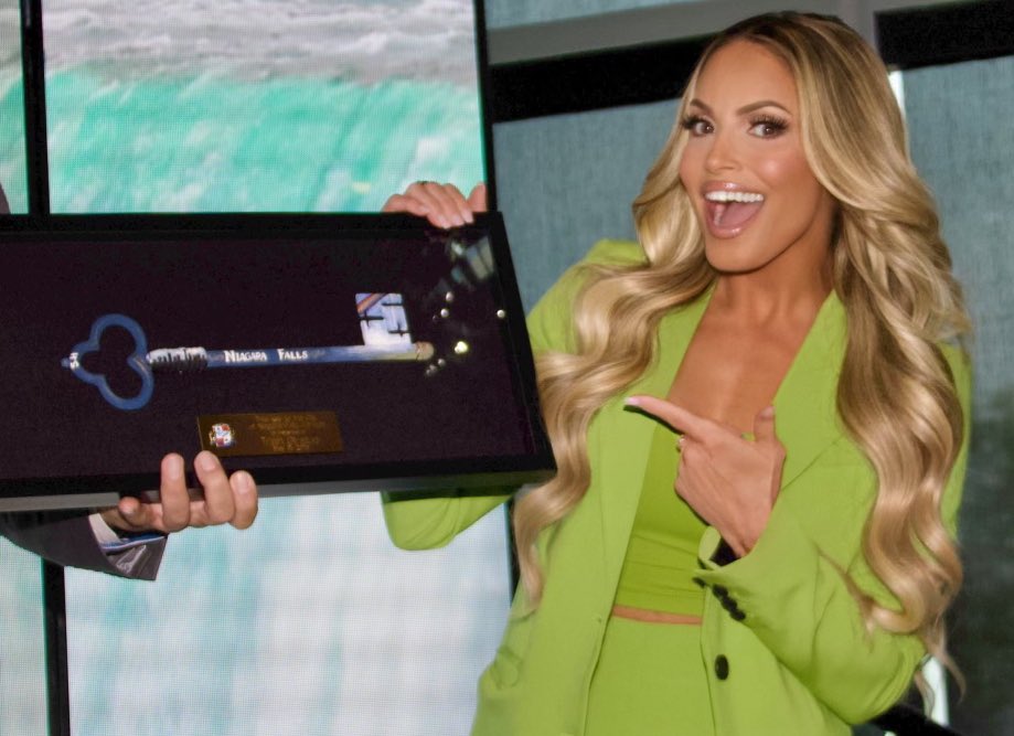 Trish Stratus tweet media