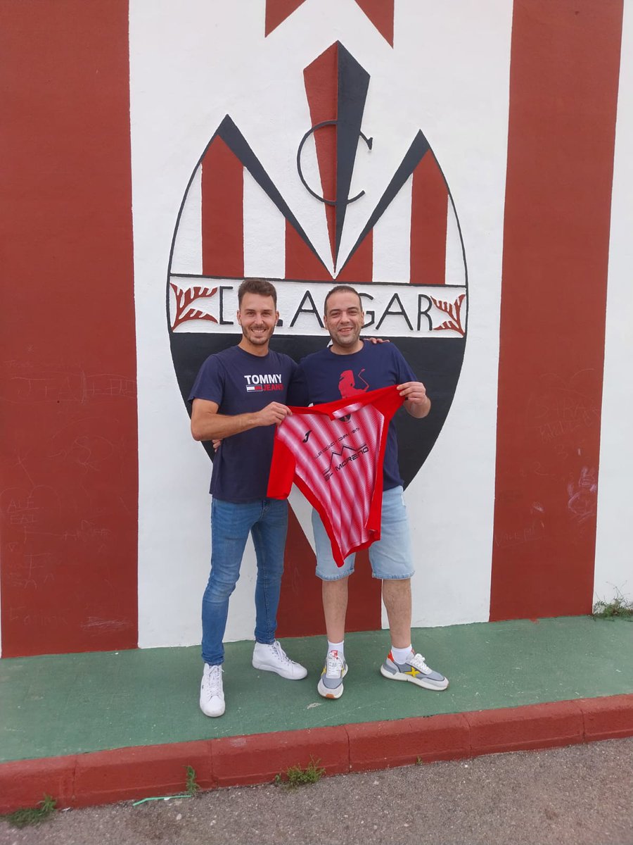 #RENOVACION | El meta Juanma Conesa continuará una campaña más siendo el cerrojo de la portería algareña.

Un guardameta que ha cuajado una temporada espectacular y que nos seguirá haciendo vibrar con sus paradas.